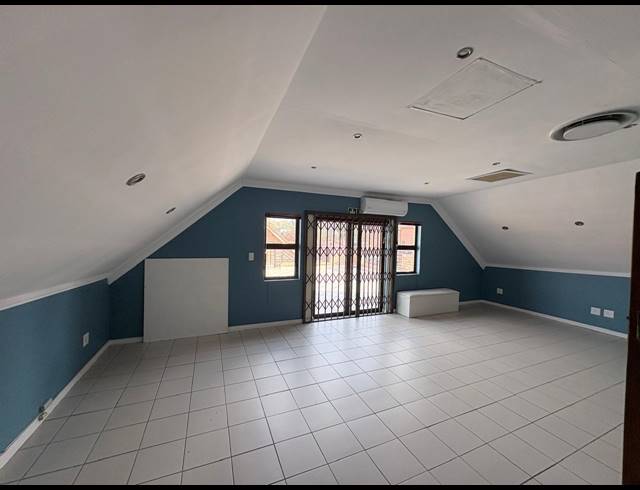 43M² OFFICE TO LET IN FOURWAYS